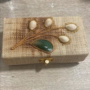 Vintage Elegant Cream Wicker Jewelry / Trinket Box